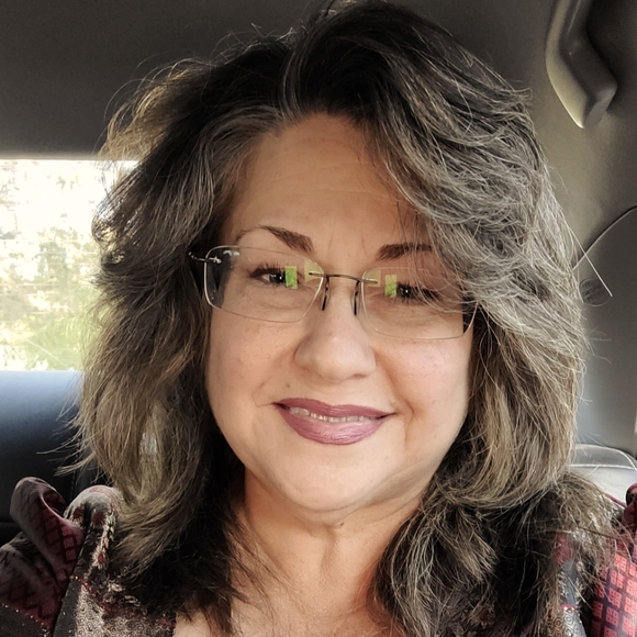 Meet your Posher, Lisa - Picture 1 of 1